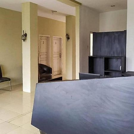 Отель Graha Ht Sumantri Mitra Reddoorz Тасикмалая Экстерьер фото